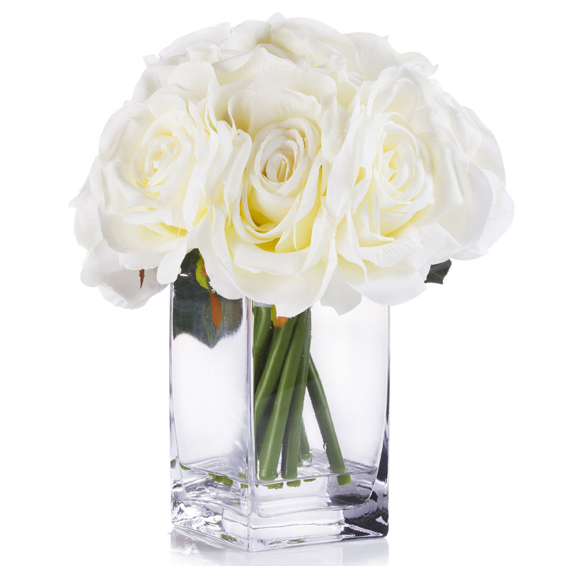 Agencement de fleurs en soie roses à vase