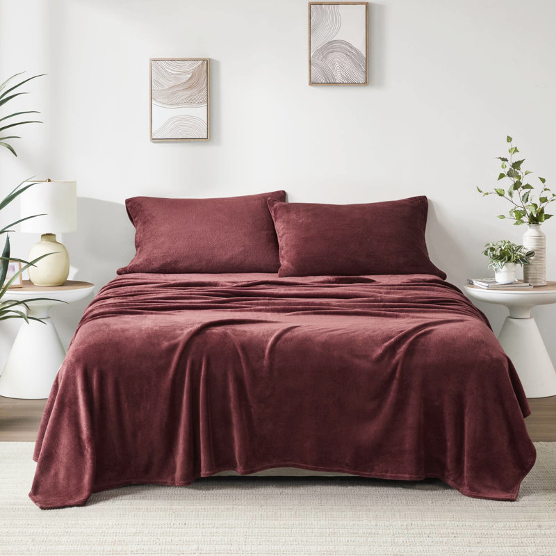 Drap double 4 pièces en teinte bourgogne - 100% confortablement doux et relaxant, brossé deux fois pour le velours Allure, livré avec un drap plat, 2 taies d'oreiller ajustées, lavable à la machine
