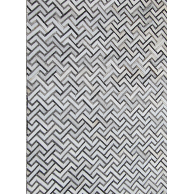 Area Cowhide Chevron Area Rug in Gray/Black, Rectangle 4' x 6'