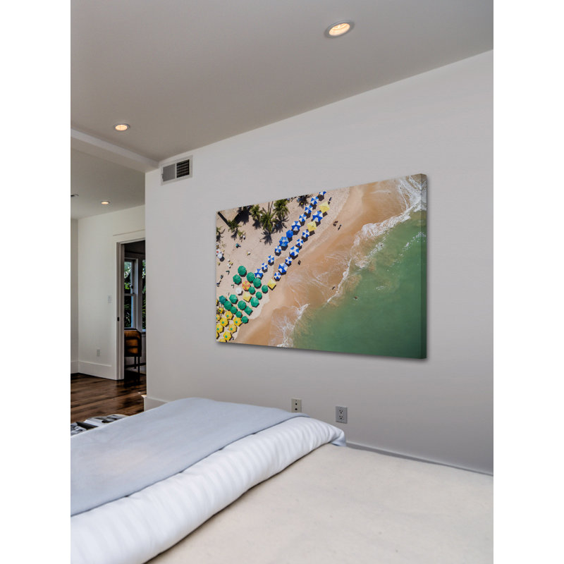 «Beach Umbrellas» par Marmont Hill, H 12 po x l 18 po, Toile
