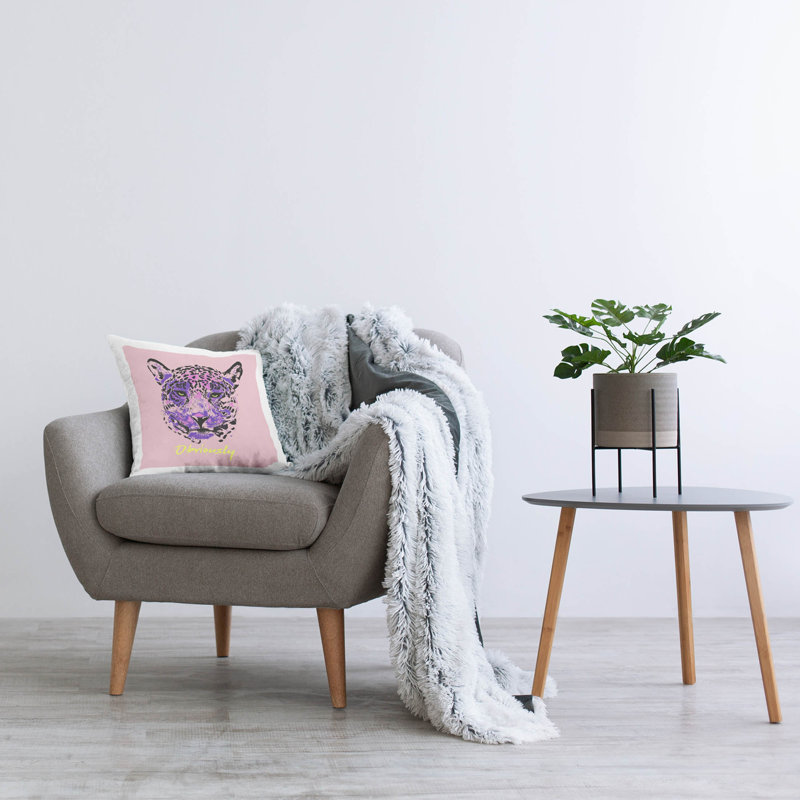 Coussin décoratif à imprimé de visage de léopard Evidement mauve par House of Lulu