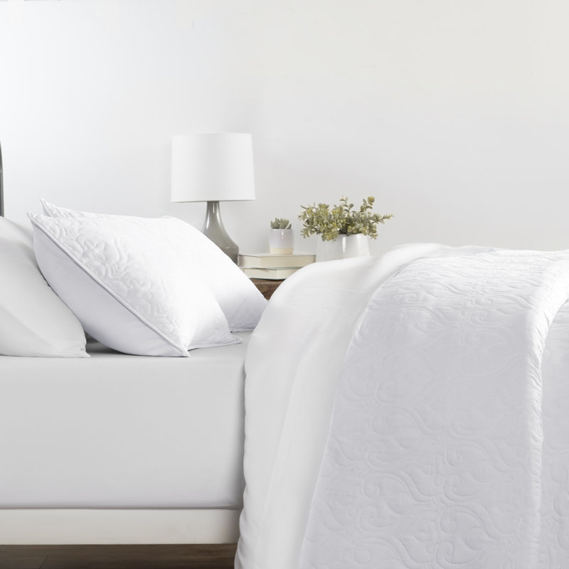 White Full Microfiber Quilted Coverlet Set with Shams