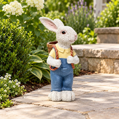 Statue de lapin de jardin en salopette bleue