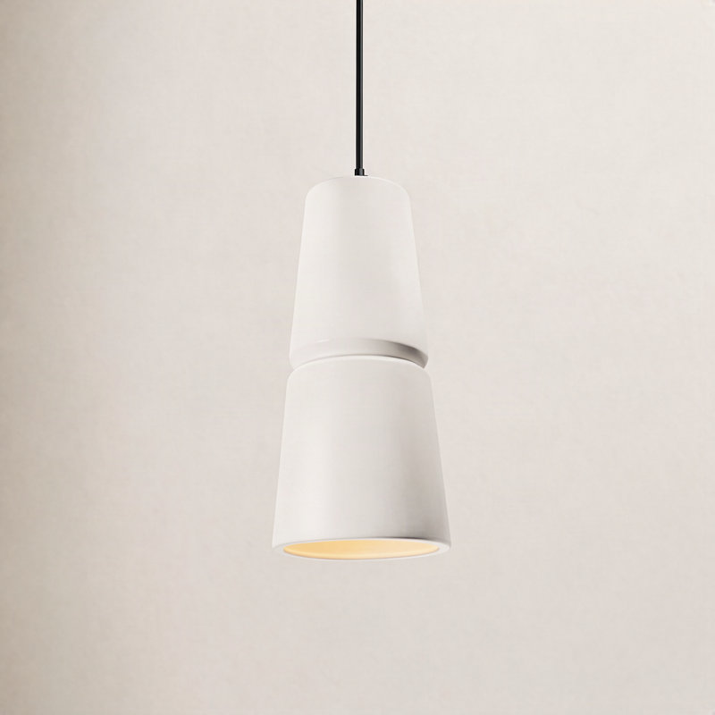 Luminaire suspendu conique à 1 lumière Logan, H 18 po x l 8 po x P 8 po, Blanc brillant, Noir mat
