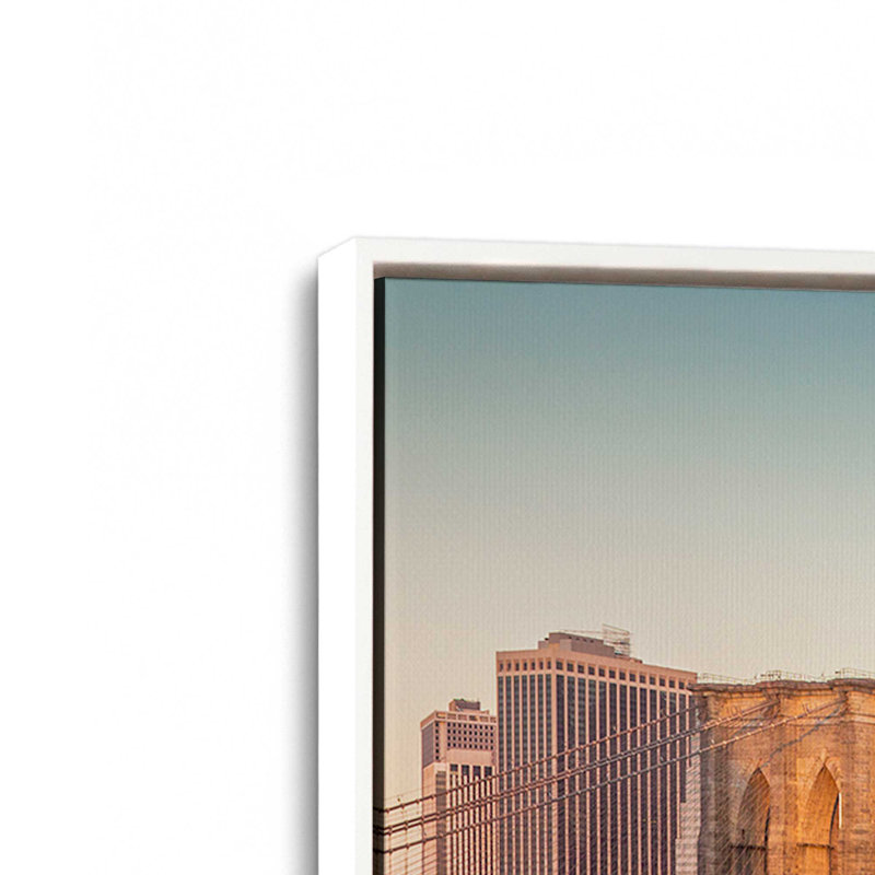 Iconic Manhattan Bridge, reproduction sur toile dans un cadre, H 20,75 po x l 30,75 po, Blanc opaque