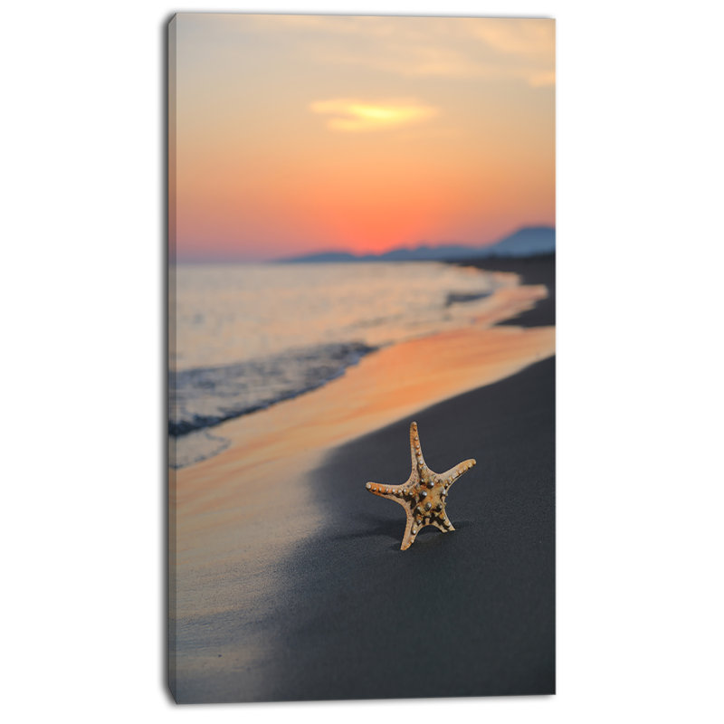 «Summer Beach with Starfish», photographie, H 32 po x l 16 po x P 1 po, Toile tendue avec châssis