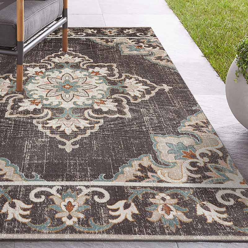 Kynzleigh Floral Indoor/Outdoor High-Low Performance Area Rug, Rectangle 5'3" x 7'10"