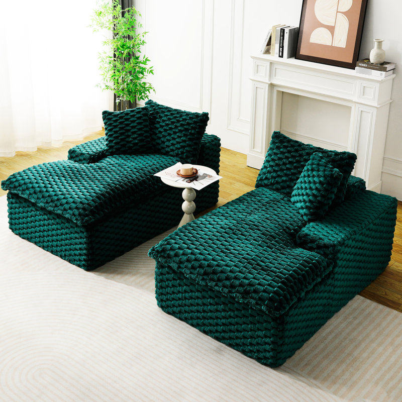 Chaise longue double recouverte de velours tortue, garnie de mousse comprimée, confortable pour 2 personnes dans un coin salon.