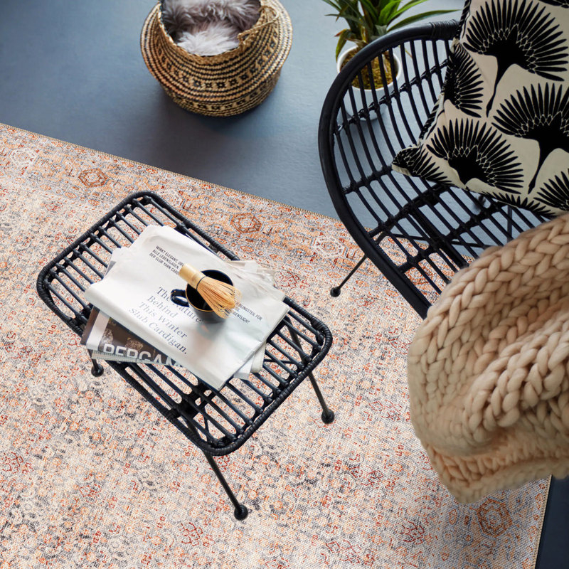 Tapis à motif floral en terre cuite Delano - Tapis à poils courts lavable avec envers antidérapant, Rectangle 4pi x 6 pi