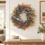 Couronne de porte d'entrée automnale artificielle de 61 cm (24 po) avec baies mélangées et mini-feuilles d'eucalyptus, décoration murale pour la fête de Thanksgiving.