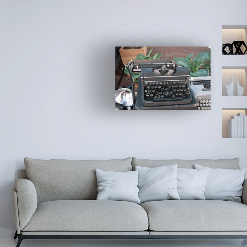 Lori Hutchison Typewriter Canvas Art, H 12 po x l 19 po x P 2 po