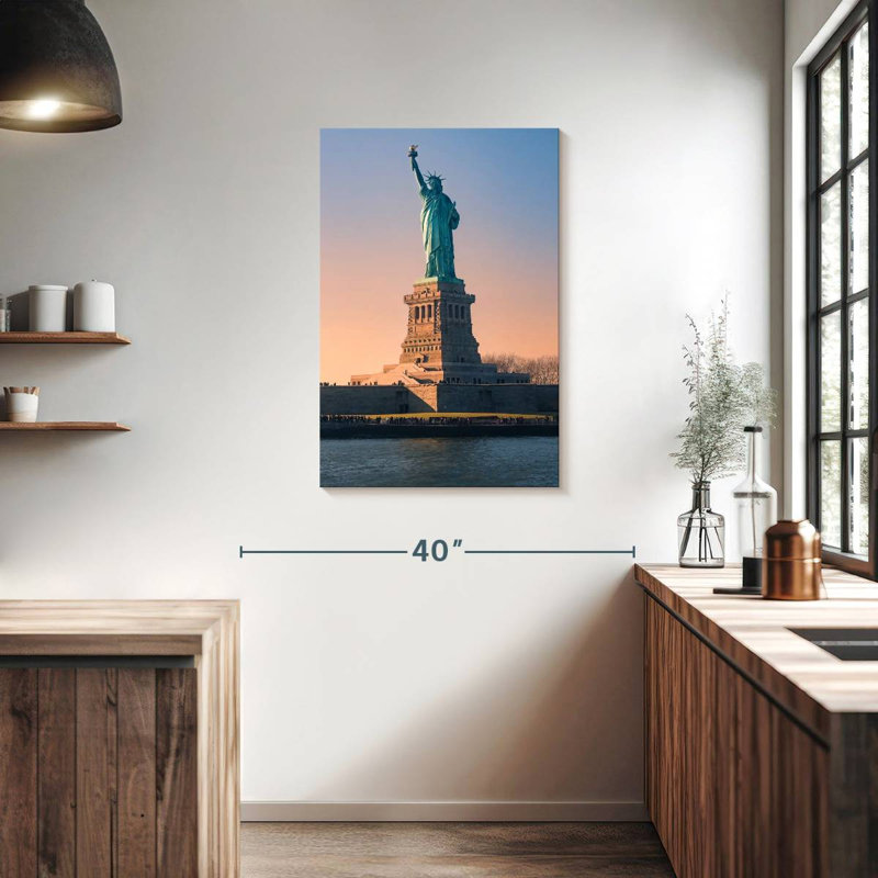 Aime Scenic Statue of Liberty Sunset, H 36 po x l 24 po