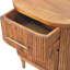 Table de chevet nervurée avec accents en laiton