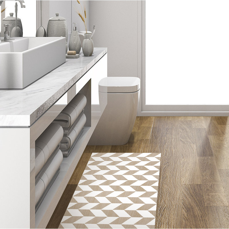 Renee Chevron Vinyl Machine Braided Indoor / Outdoor Area Rug, 133 x 200cm