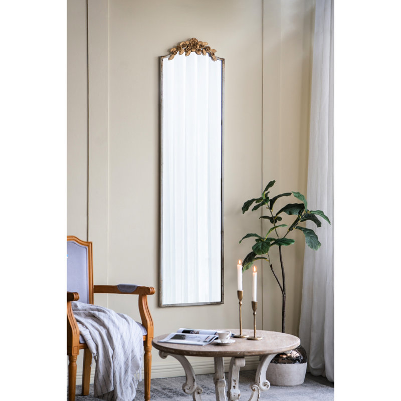 Miroir captivant rectangulaire avec cadre délavé et magnifique motif floral doré
