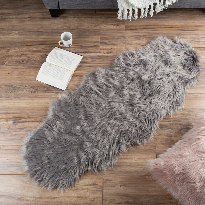Tapis décoratif en peau de mouton 2 pi x 5 pi Scurlock