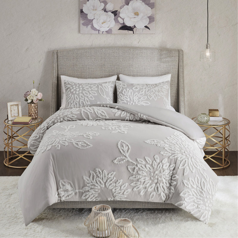 Très grand / très grand édredon. Chenille. Gris chaud et blanc. . 3 pièces avec 2 taies décoratives. Décoration de chambre Shabby Chic. Motif floral blanc en coton doux.
