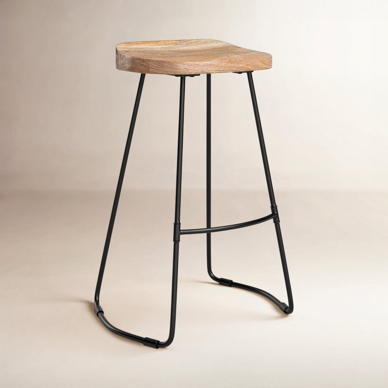 Tabouret de bar et de comptoir Geonna en bois massif, style selle, avec repose-pieds, Naturel
