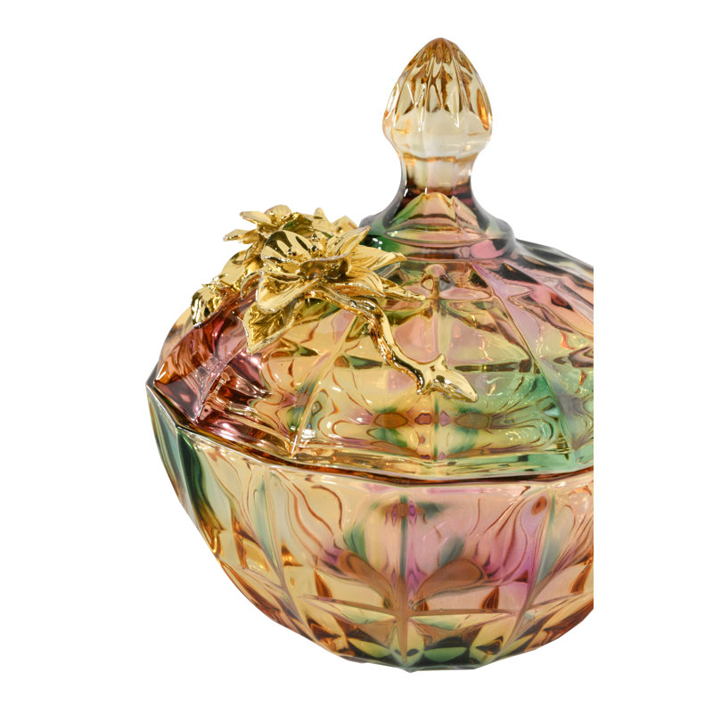 Boîte en verre multicolore avec accents dorés