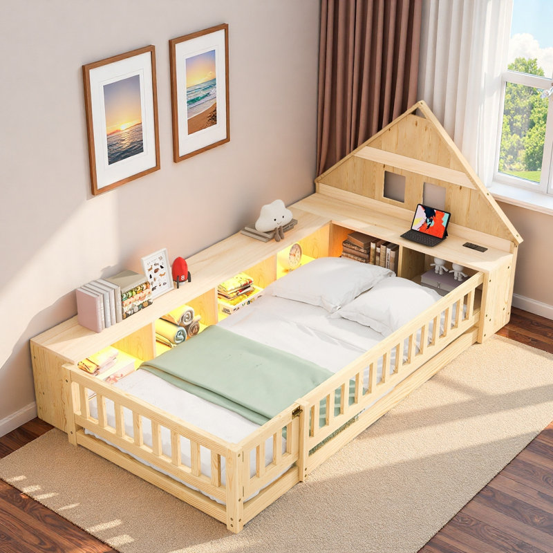Lit en bois avec garde-corps, tête de lit en forme de maison, armoires de rangement, éclairage à DEL et station de charge