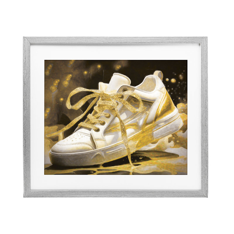 Splashy Gold Sneaker, reproduction encadrée sous verre, design par Grotto Studios, H 17 po x l 21 po, Cadre de ferme gris