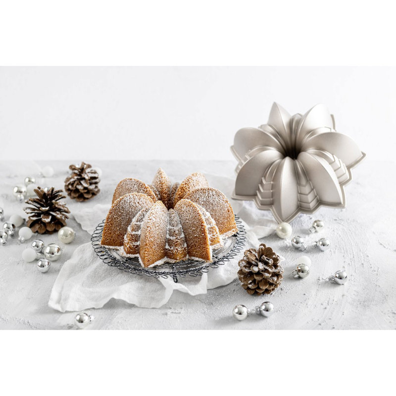 Fluted cake pan cake tin star