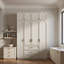 Garde-robe minimaliste moderne de couleur crème