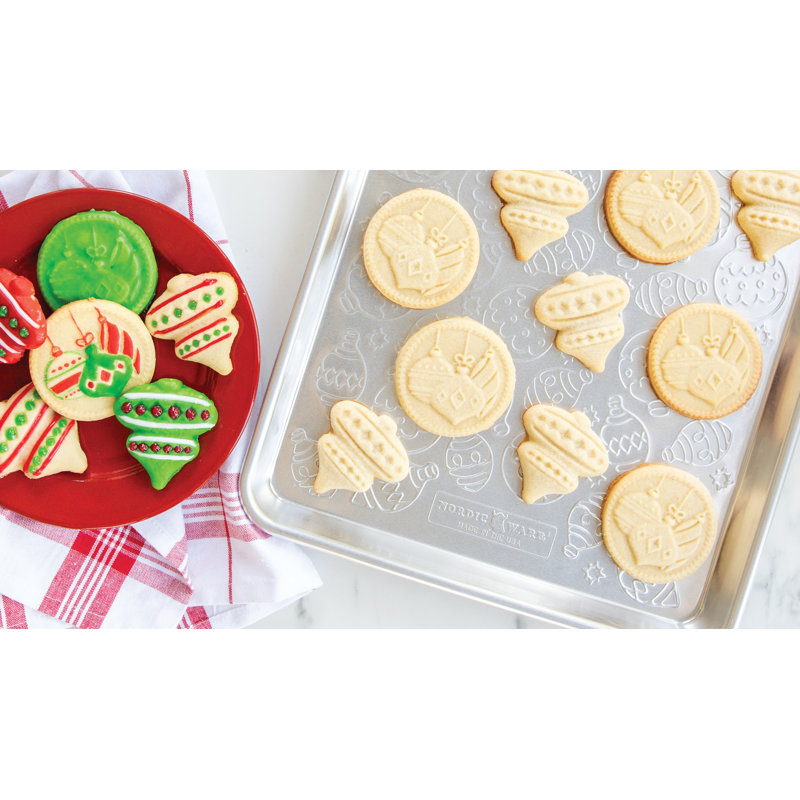 Demi-feuille Nordic Ware Holiday Ornament Embossed