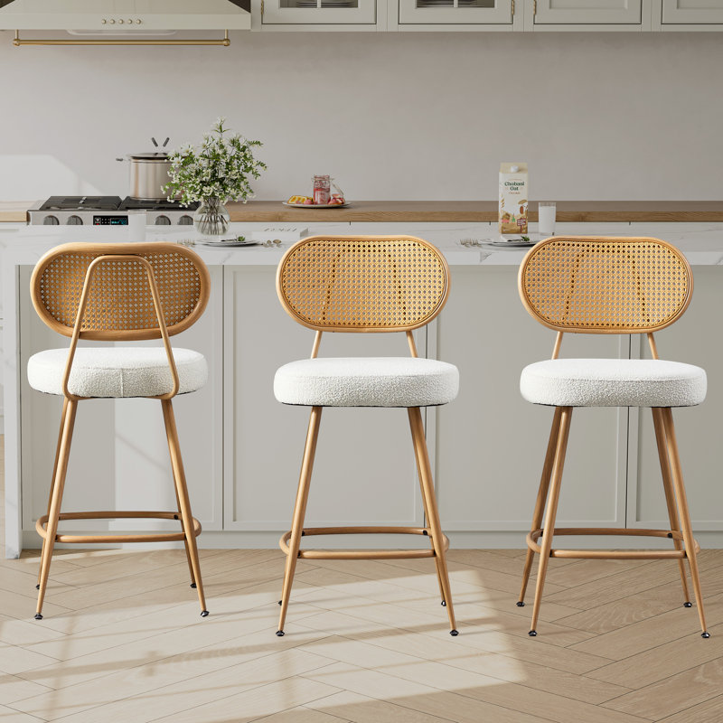 Tabouret de comptoir 26 po avec accoudoirs rembourrés et dossier en rotin 26 po, Beige