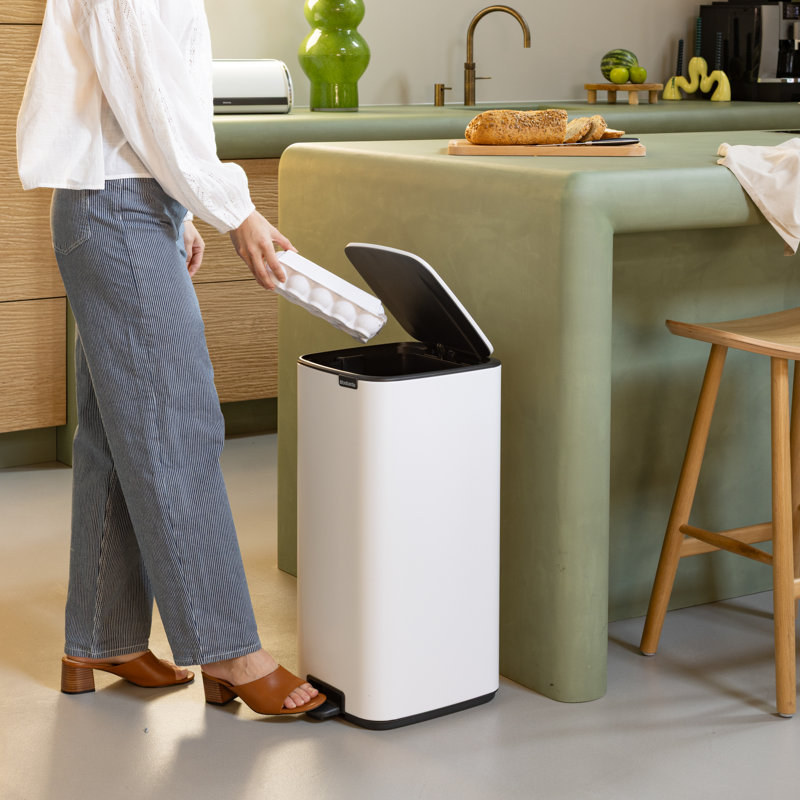 Brabantia 30 Litre Bo Pedal Bin, White