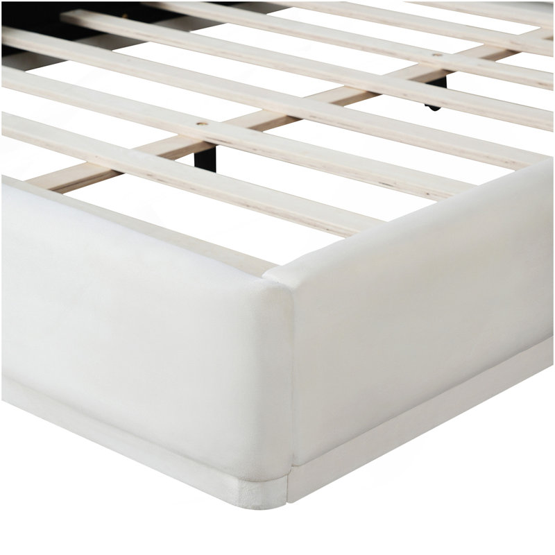 Lit rembourré doux et confortable. Centre de table luxueux et confortable, très grand, blanc