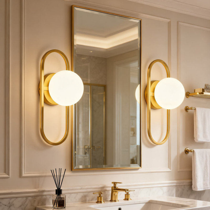 Ensemble de 2 appliques murales de style Mid-Century moderne en or avec abat-jour sphérique blanc pour salle de bain