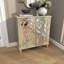 Armoire de rangement en bois à 1 tablette et 2 portes en bois finement sculpté avec façade en miroir