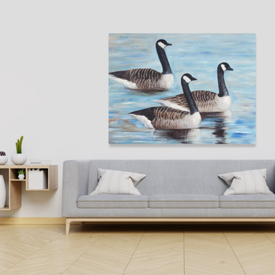 Bernache du Canada dans l'eau, décor de caverne côtière