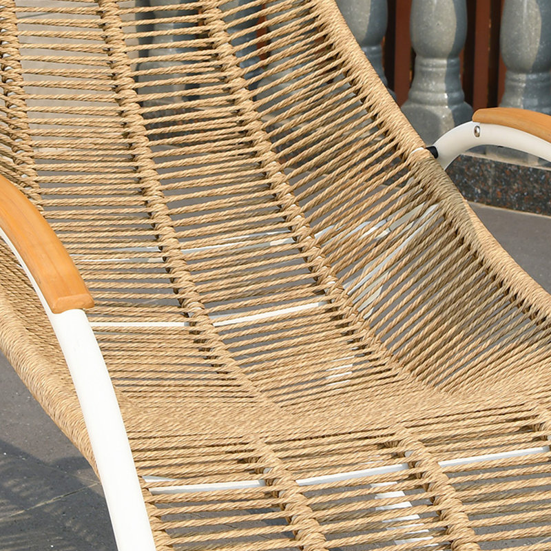 Chaise berçante simple en rotin