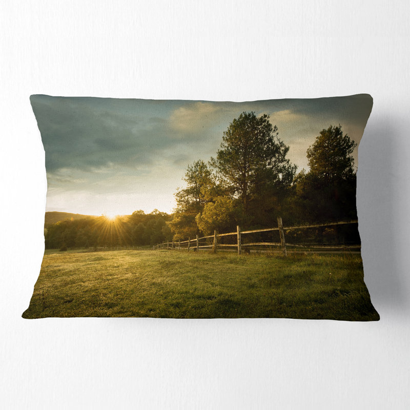 Coussin lombaire imprimé "Lever du soleil à la ferme"