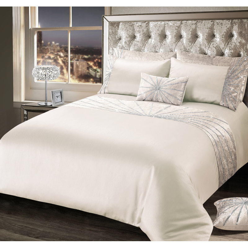 Paelynn Duvet Cover Set, King Duvet Cover Set + 2 Additional Pieces, Navy