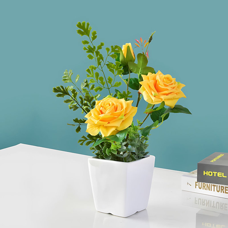 Arrangement de roses en pot, Jaune