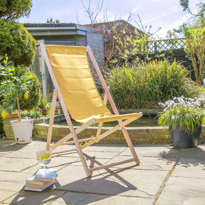 Harbour Housewares - Traditional Wooden Deck Chair