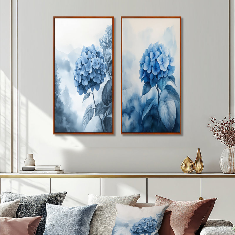 Hortensias dans un jardin brumeux I - Collection de 2 panneaux de toiles florales, H 28 po x l 25 po, Cadre flottant brun