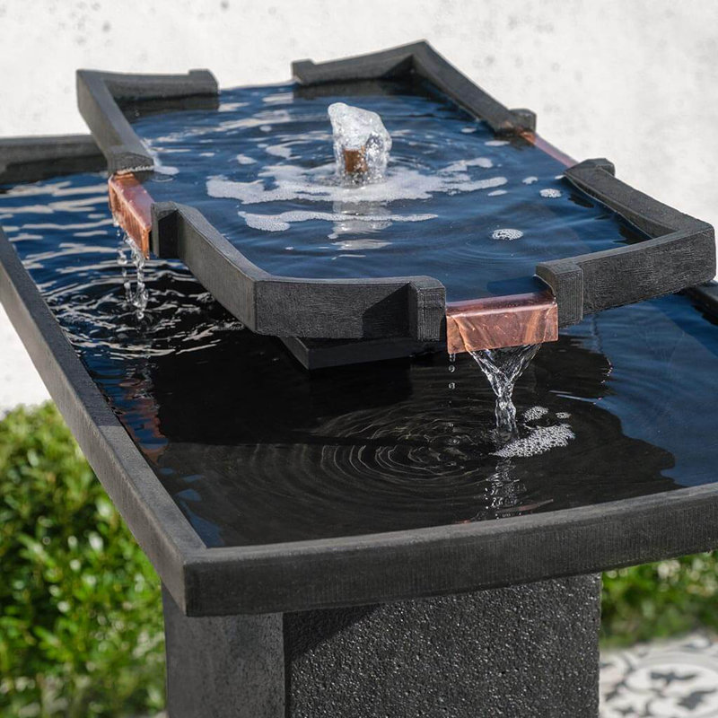 Fontaine en béton Katsura, Pierre grise