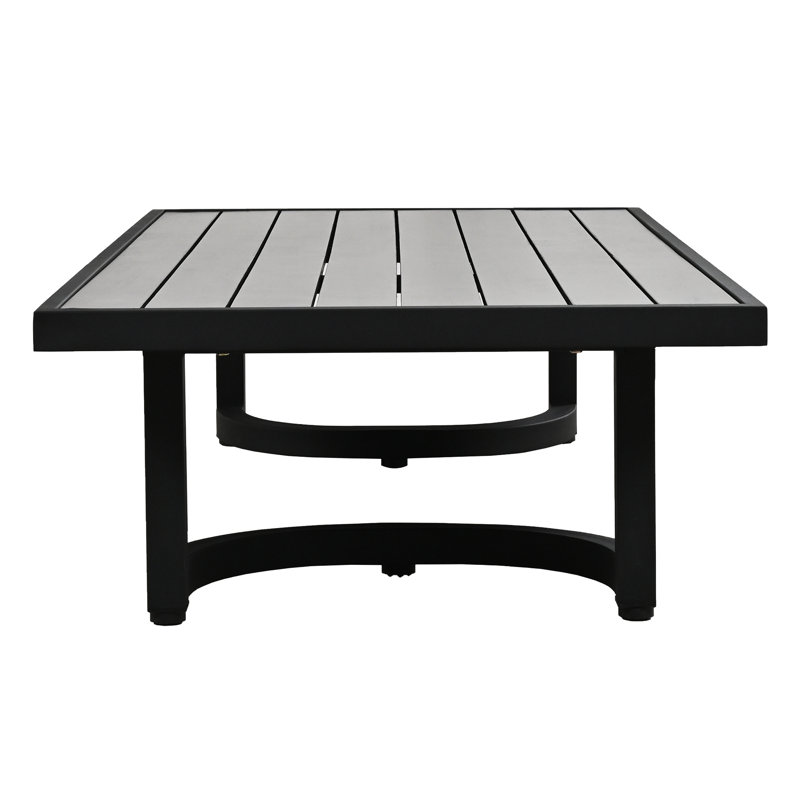 Ensemble d'extérieur en acier Ustyle Multi - imperméable, rouille. Tendance et courbée pour les jardins. Assure une assise confortable. Comprend 1 causeuse, 2 canapés simples et une table basse. Cadre noir, coussins.