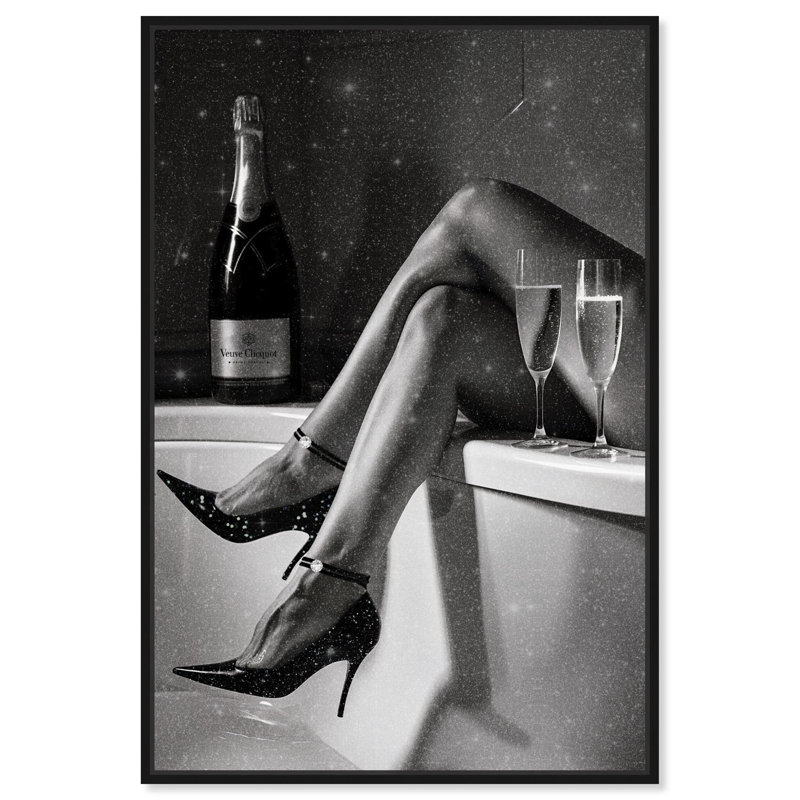 «Champagne Bath Glamour» par Art Remedy, galerie tendue, H 16 po x l 11 po, Cadre flottant, Or