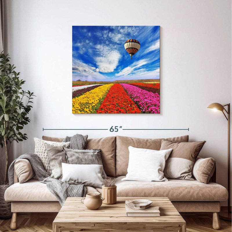 Alvord ballon au-dessus d'un champ de fleurs, H 39 po x l 39 po