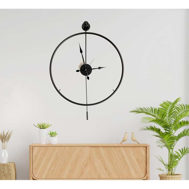 Horloge murale élégante en métal, noire, 22,8 po x 31,5 po x 2,8 po | Fabrication 100% métal, poids léger de 5,5 lb | Parfait pour la décoration intérieure moderne, ajoute style et fonctionnalité à n'importe quelle pièce