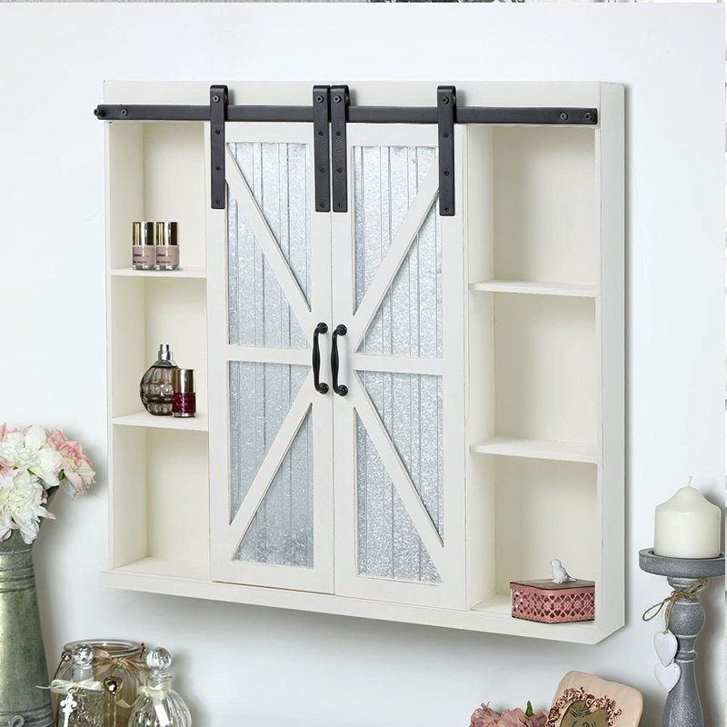 Armoire de rangement murale en bois avec deux portes de grange coulissantes en aluminium, armoire de salle de bain à 3 niveaux Modern Farmhouse, blanc