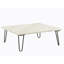 Table basse Modern Elegance en marbre blanc avec pieds à finition noire, parfaite pour les salons contemporains et les intérieurs luxueux.