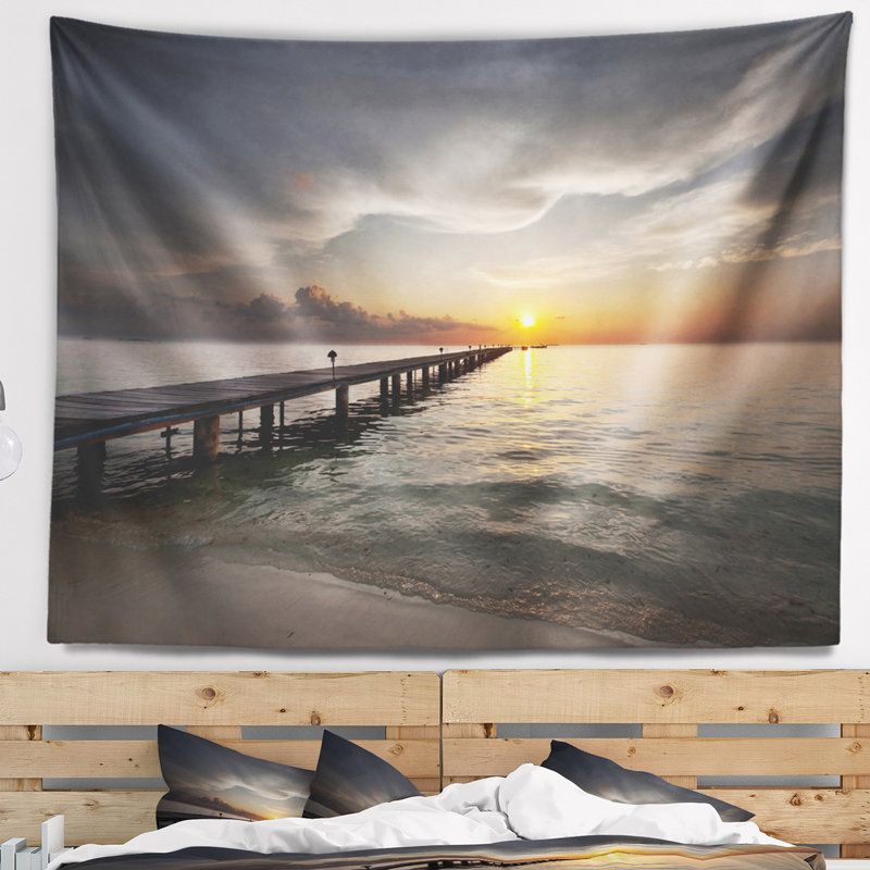 Tapisserie de longue durée bridge boardwalk into the coucher de soleil sea, H 50 po x l 60 po