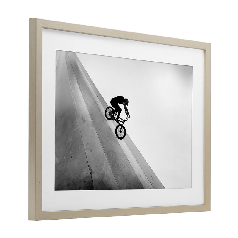 Motif noir et blanc encadré sous verre, design par Sissi et Seb, H 17 po x l 23 po, Cadre de récolte en pin