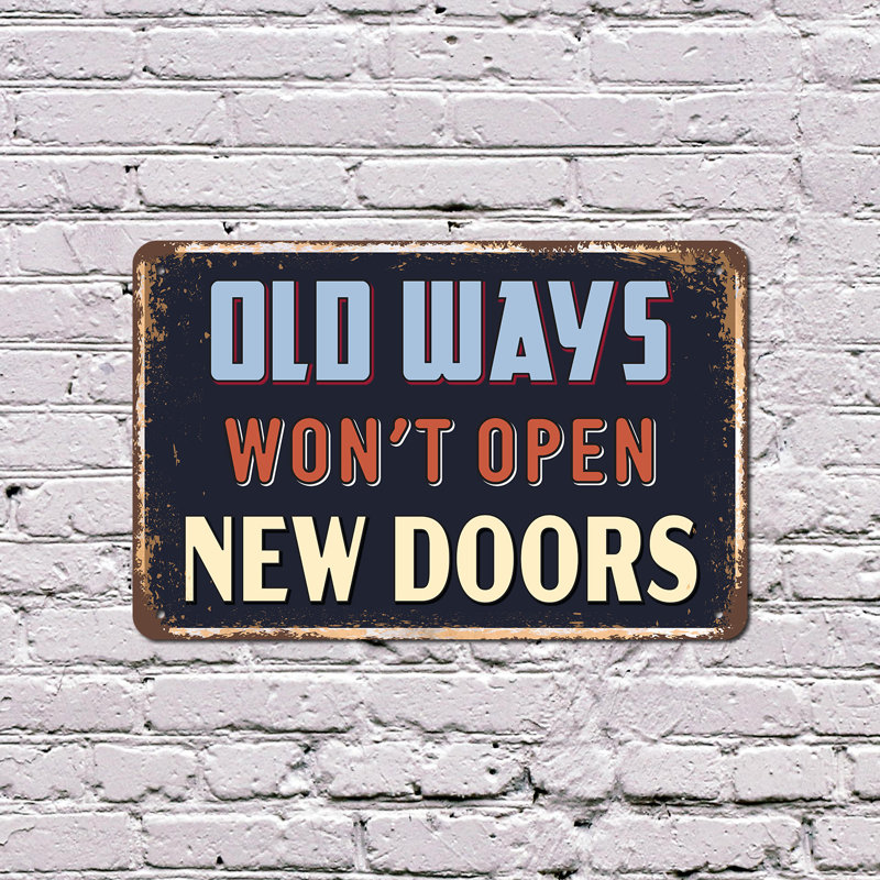 Enseigne en plastique 10 po x 14 po Old Ways Won’t Open New Doors